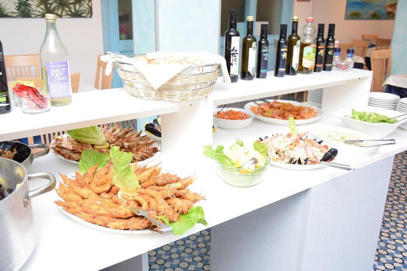 小百合酒店 阿尔巴·阿德里亚蒂卡 外观 照片